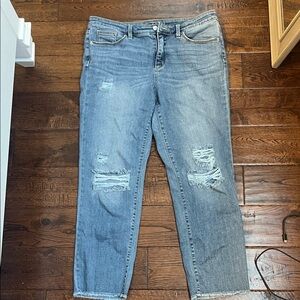 Universal Thread Light Blue Distressed Cropped Jeans